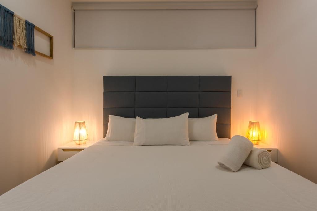 Amira Central 1BR by Lockey room 5